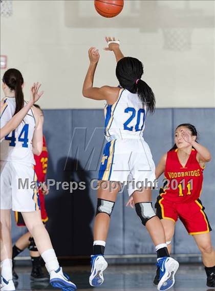 Thumbnail 2 in El Toro vs Woodbridge (So Cal Holiday Prep Clasic) photogallery.