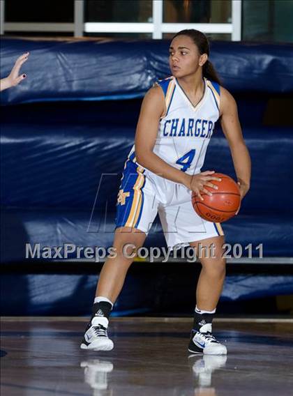 Thumbnail 1 in El Toro vs Woodbridge (So Cal Holiday Prep Clasic) photogallery.