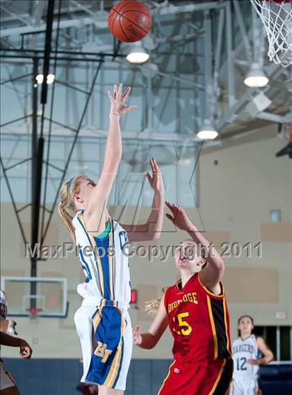 Thumbnail 2 in El Toro vs Woodbridge (So Cal Holiday Prep Clasic) photogallery.
