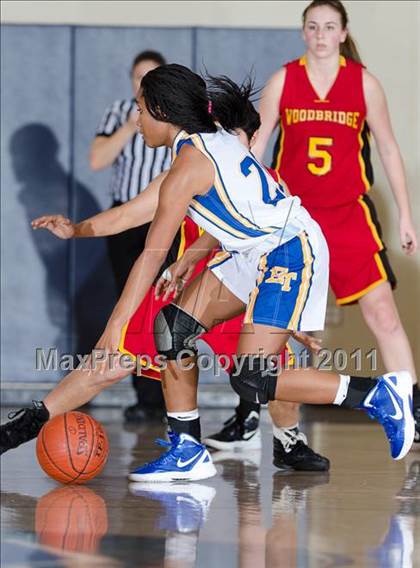 Thumbnail 3 in El Toro vs Woodbridge (So Cal Holiday Prep Clasic) photogallery.