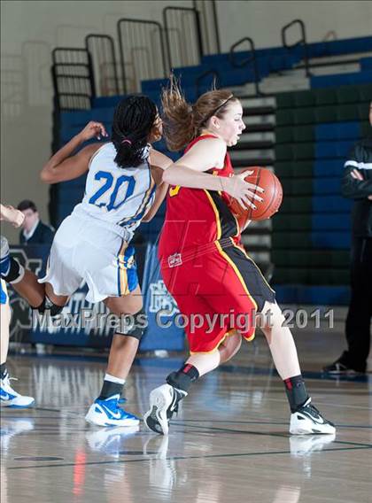 Thumbnail 2 in El Toro vs Woodbridge (So Cal Holiday Prep Clasic) photogallery.