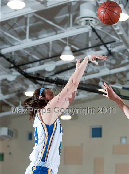 Thumbnail 2 in El Toro vs Woodbridge (So Cal Holiday Prep Clasic) photogallery.