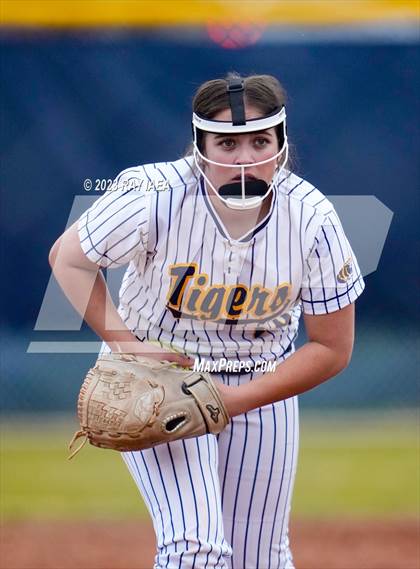 Thumbnail 1 in Davis @ Inderkum photogallery.
