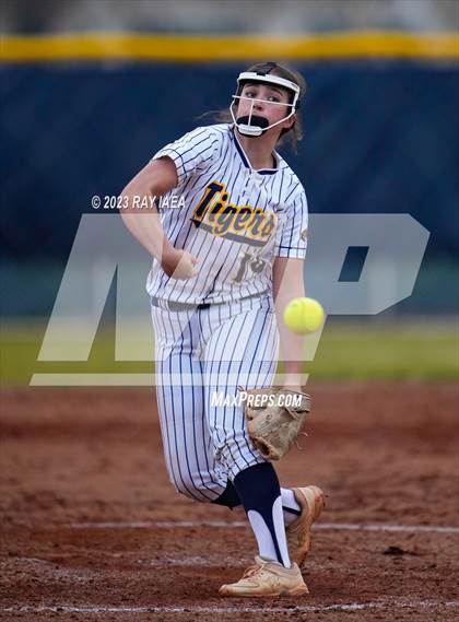 Thumbnail 3 in Davis @ Inderkum photogallery.
