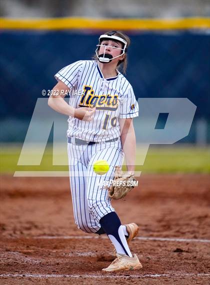 Thumbnail 3 in Davis @ Inderkum photogallery.