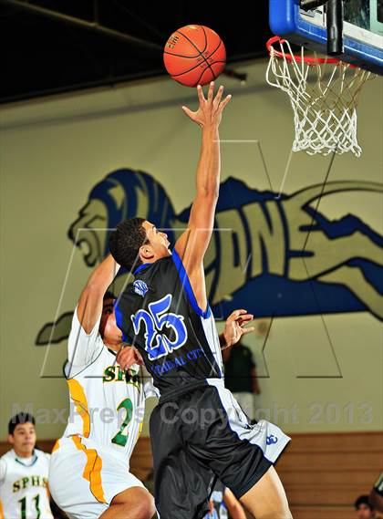 Thumbnail 2 in Sierra Pacific @ Cathedral City (MaxPreps Holiday Classic) photogallery.