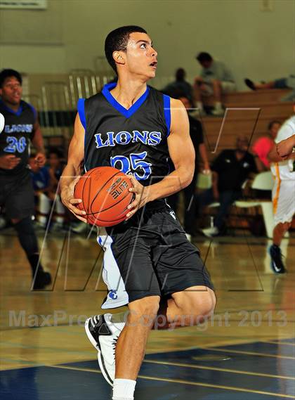 Thumbnail 3 in Sierra Pacific @ Cathedral City (MaxPreps Holiday Classic) photogallery.