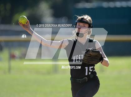 Thumbnail 3 in West Linn @ Sheldon (OSAA 6A Round 1 Playoff) photogallery.