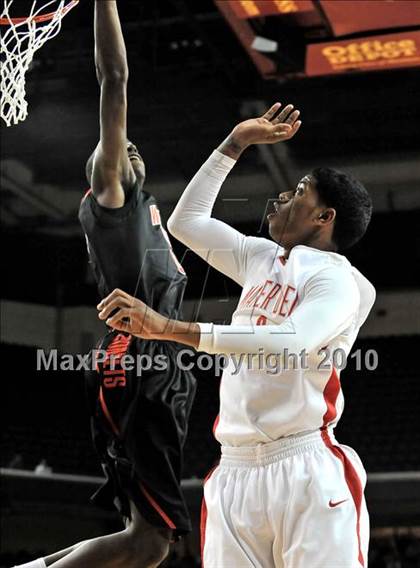 Thumbnail 2 in Westchester vs. Mater Dei (CIF D1 SoCal Final) photogallery.