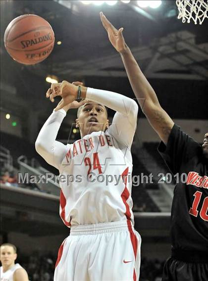 Thumbnail 2 in Westchester vs. Mater Dei (CIF D1 SoCal Final) photogallery.
