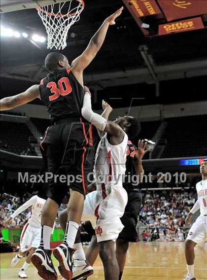 Thumbnail 3 in Westchester vs. Mater Dei (CIF D1 SoCal Final) photogallery.