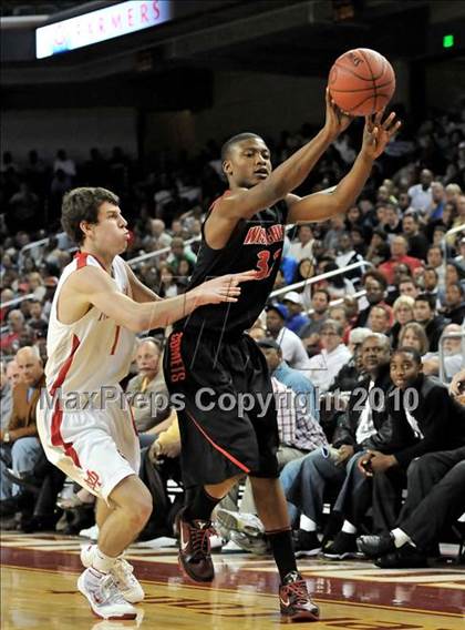 Thumbnail 2 in Westchester vs. Mater Dei (CIF D1 SoCal Final) photogallery.