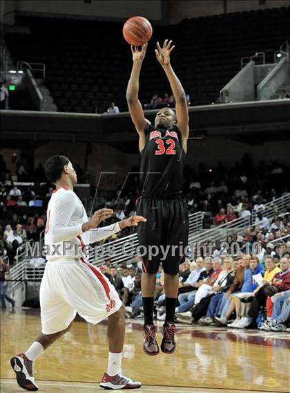 Thumbnail 3 in Westchester vs. Mater Dei (CIF D1 SoCal Final) photogallery.