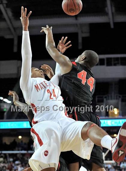 Thumbnail 2 in Westchester vs. Mater Dei (CIF D1 SoCal Final) photogallery.