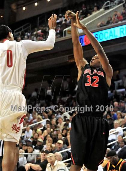 Thumbnail 2 in Westchester vs. Mater Dei (CIF D1 SoCal Final) photogallery.