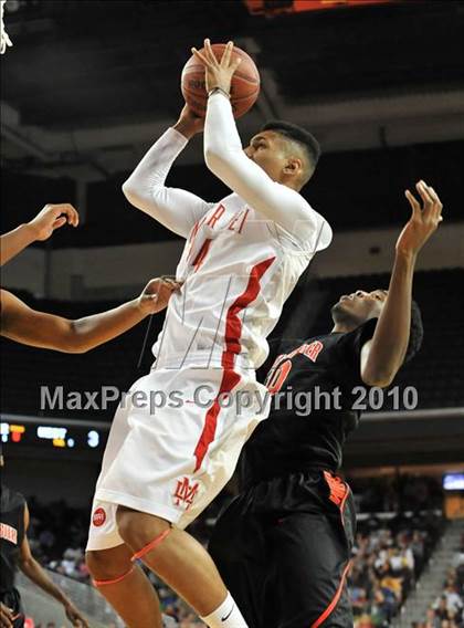 Thumbnail 2 in Westchester vs. Mater Dei (CIF D1 SoCal Final) photogallery.