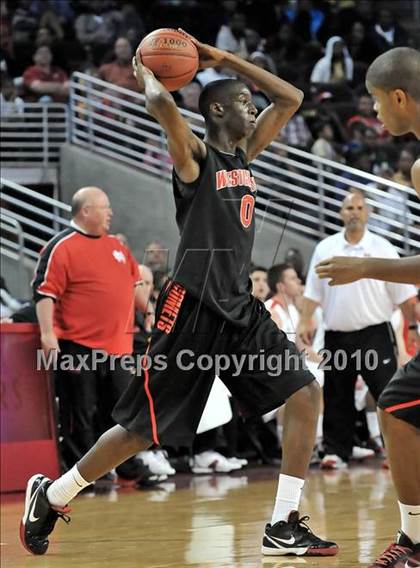 Thumbnail 3 in Westchester vs. Mater Dei (CIF D1 SoCal Final) photogallery.