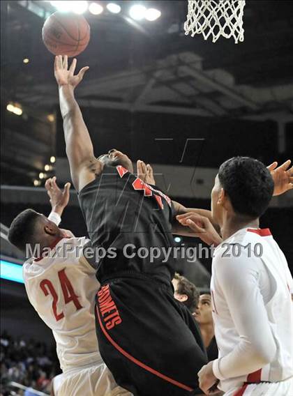 Thumbnail 2 in Westchester vs. Mater Dei (CIF D1 SoCal Final) photogallery.