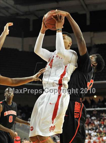 Thumbnail 3 in Westchester vs. Mater Dei (CIF D1 SoCal Final) photogallery.
