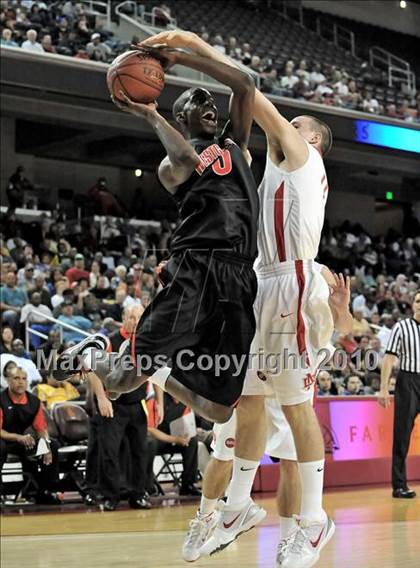 Thumbnail 3 in Westchester vs. Mater Dei (CIF D1 SoCal Final) photogallery.