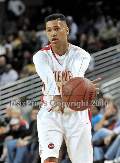 Thumbnail 1 in Westchester vs. Mater Dei (CIF D1 SoCal Final) photogallery.