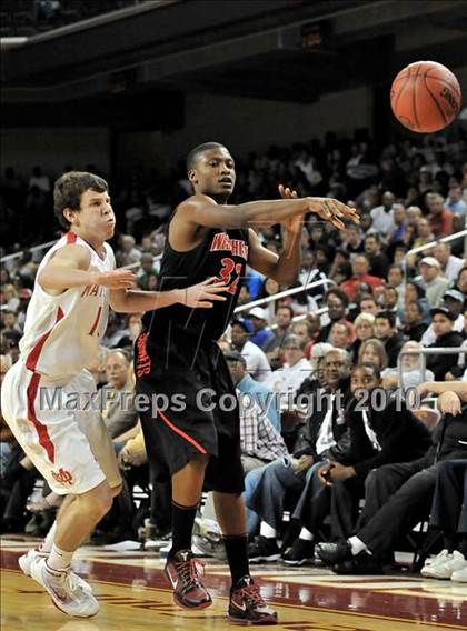 Thumbnail 3 in Westchester vs. Mater Dei (CIF D1 SoCal Final) photogallery.