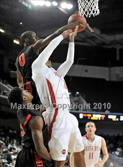 Thumbnail 2 in Westchester vs. Mater Dei (CIF D1 SoCal Final) photogallery.