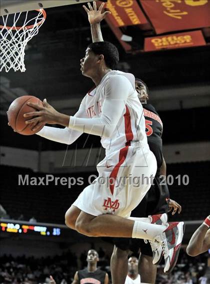 Thumbnail 2 in Westchester vs. Mater Dei (CIF D1 SoCal Final) photogallery.