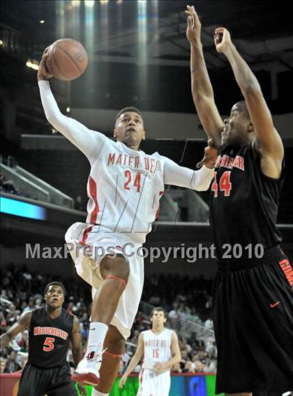Thumbnail 3 in Westchester vs. Mater Dei (CIF D1 SoCal Final) photogallery.