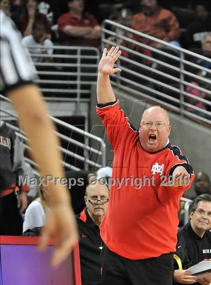 Thumbnail 3 in Westchester vs. Mater Dei (CIF D1 SoCal Final) photogallery.