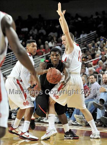 Thumbnail 3 in Westchester vs. Mater Dei (CIF D1 SoCal Final) photogallery.