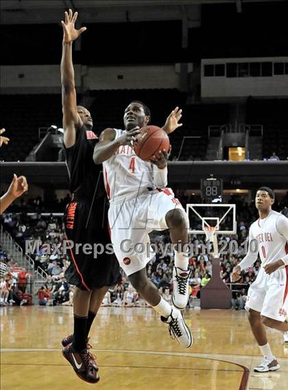 Thumbnail 3 in Westchester vs. Mater Dei (CIF D1 SoCal Final) photogallery.