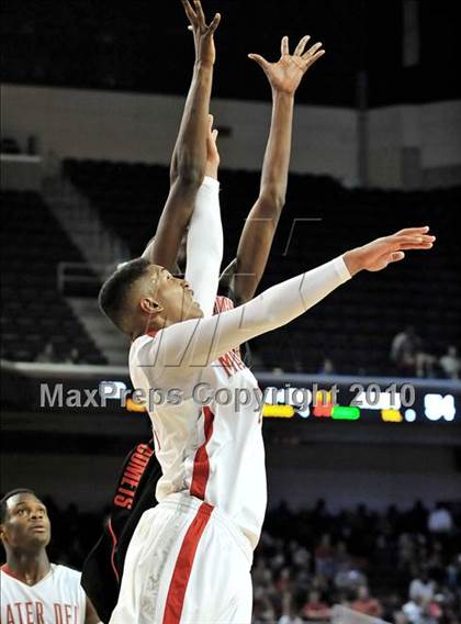 Thumbnail 3 in Westchester vs. Mater Dei (CIF D1 SoCal Final) photogallery.