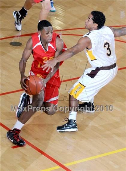 Thumbnail 2 in Parker vs. Cathedral (MaxPreps Holiday Classic) photogallery.