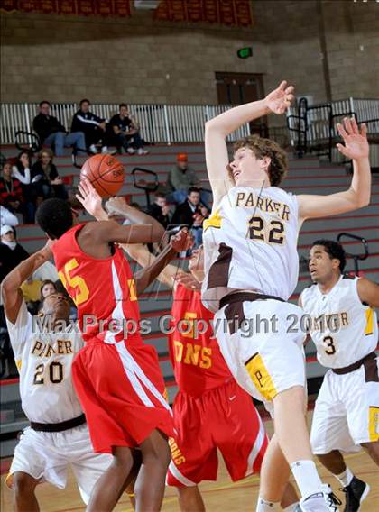 Thumbnail 2 in Parker vs. Cathedral (MaxPreps Holiday Classic) photogallery.