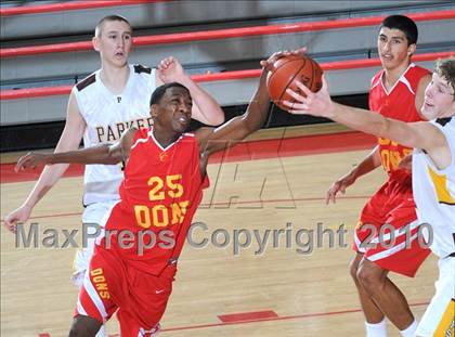 Thumbnail 3 in Parker vs. Cathedral (MaxPreps Holiday Classic) photogallery.