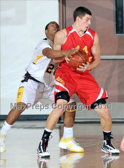 Thumbnail 1 in Parker vs. Cathedral (MaxPreps Holiday Classic) photogallery.