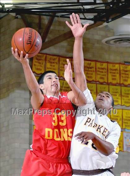 Thumbnail 2 in Parker vs. Cathedral (MaxPreps Holiday Classic) photogallery.