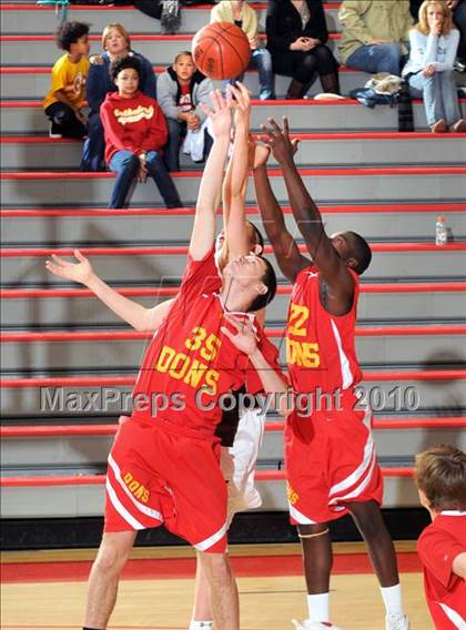 Thumbnail 2 in Parker vs. Cathedral (MaxPreps Holiday Classic) photogallery.