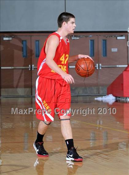 Thumbnail 2 in Parker vs. Cathedral (MaxPreps Holiday Classic) photogallery.