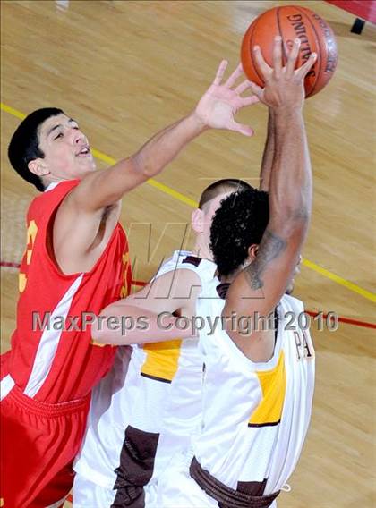 Thumbnail 2 in Parker vs. Cathedral (MaxPreps Holiday Classic) photogallery.