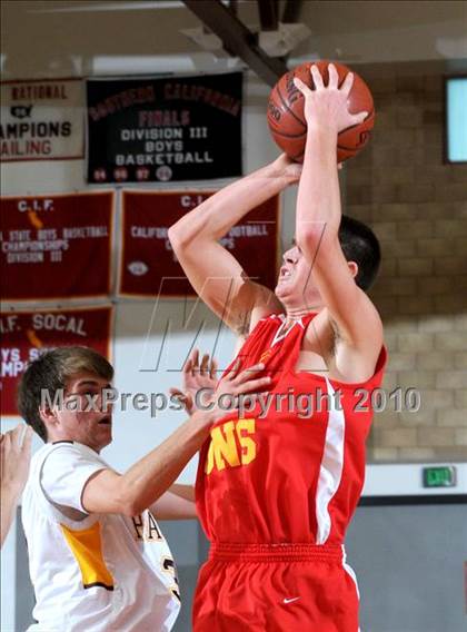 Thumbnail 3 in Parker vs. Cathedral (MaxPreps Holiday Classic) photogallery.
