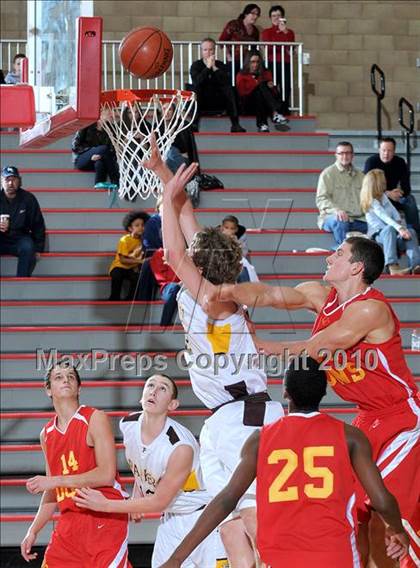 Thumbnail 2 in Parker vs. Cathedral (MaxPreps Holiday Classic) photogallery.