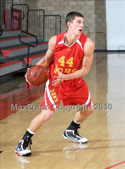 Thumbnail 3 in Parker vs. Cathedral (MaxPreps Holiday Classic) photogallery.