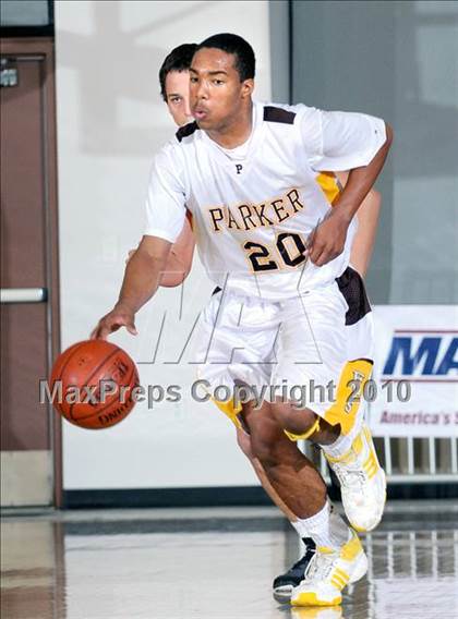 Thumbnail 2 in Parker vs. Cathedral (MaxPreps Holiday Classic) photogallery.