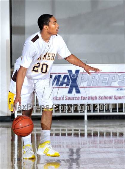 Thumbnail 1 in Parker vs. Cathedral (MaxPreps Holiday Classic) photogallery.