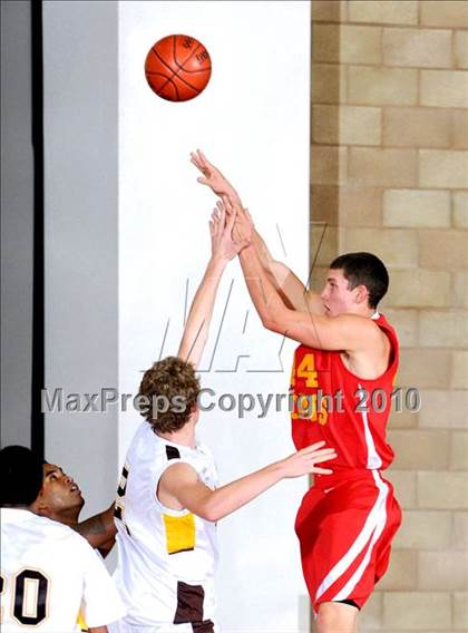 Thumbnail 1 in Parker vs. Cathedral (MaxPreps Holiday Classic) photogallery.