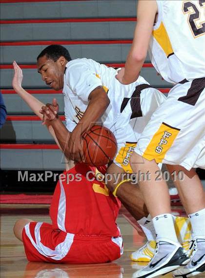 Thumbnail 3 in Parker vs. Cathedral (MaxPreps Holiday Classic) photogallery.