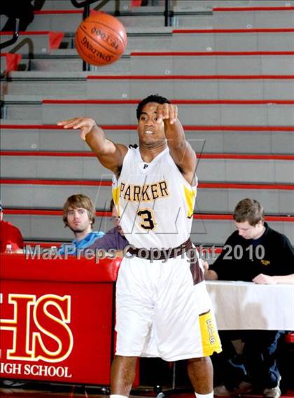 Thumbnail 2 in Parker vs. Cathedral (MaxPreps Holiday Classic) photogallery.