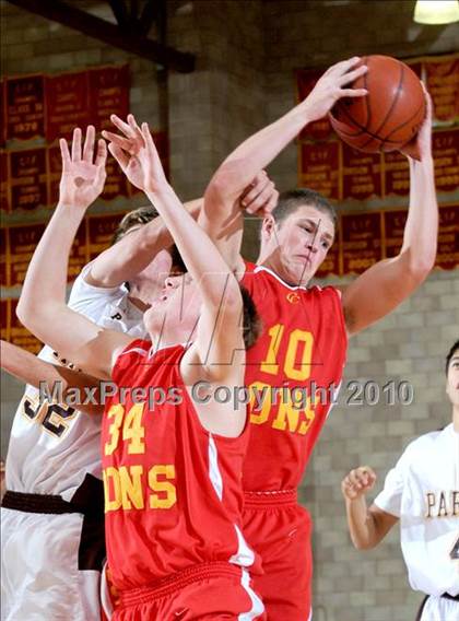 Thumbnail 2 in Parker vs. Cathedral (MaxPreps Holiday Classic) photogallery.